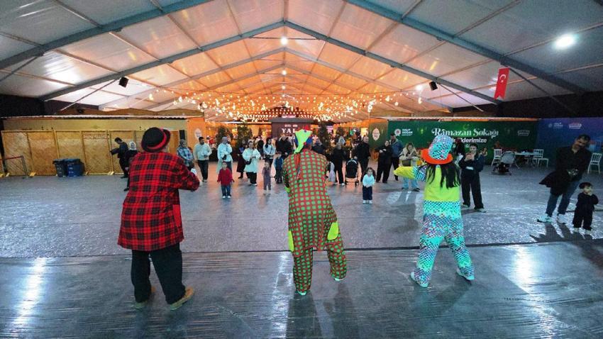 Samsun'da Ramazan Sokağı 7'den 70'e herkese hitap ediyor