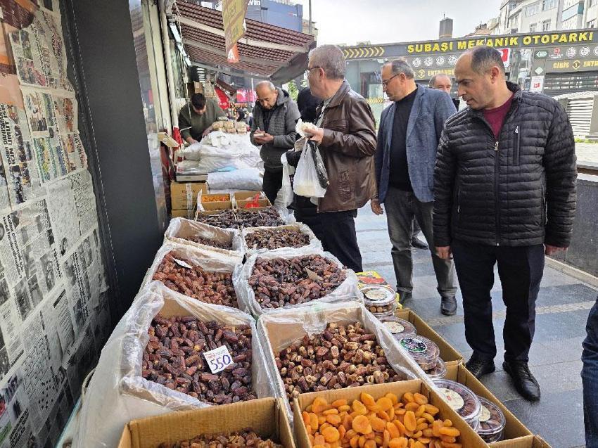 Ramazan'ın vazgeçilmezi hurmaya yoğun ilgi: Kilosu 90 TL'den başlayıp 600 TL'ye kadar çıkıyor