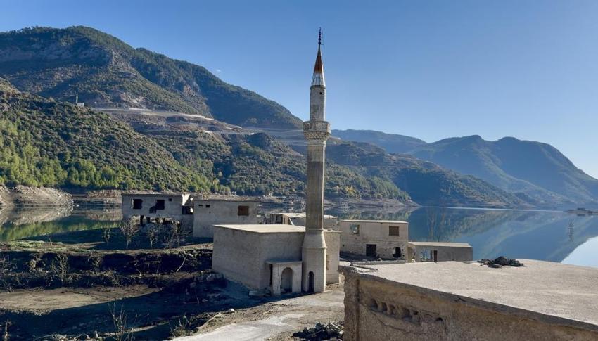 Mersin'de barajlar yükseldi, köy sulara gömüldü! Ortaya çıkan görüntü herkesi şaşkına çevirdi