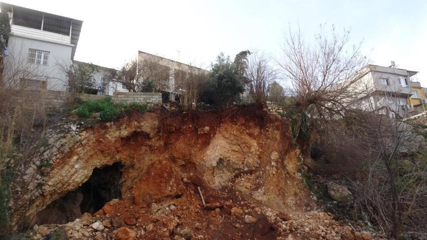 Hatay'da şiddetli yağış sonrası evlerin altında ortaya çıktı! Sayısı bilinmiyor, sonu görünmüyor