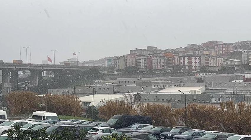 İstanbul'da kar yağışı başladı! Meteoroloji saat verdi: Kuvvetli sağanak ve fırtına geliyor: İşte bölge bölge son dakika hava durumu