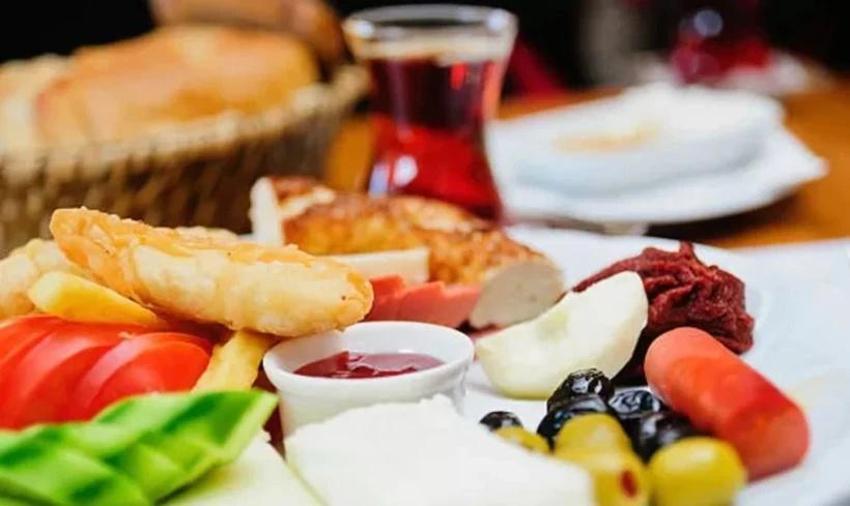 Sahurda yiyen acıkmıyor! İftara kadar susatmayan ilk sahur menüsü: börekte yufka yok hamur yok!