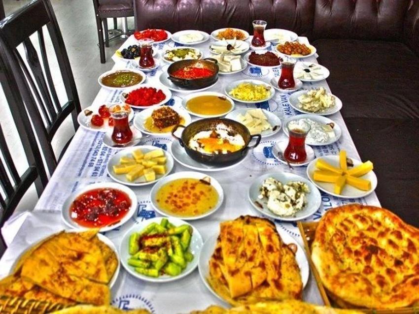 Sahurda yiyen acıkmıyor! İftara kadar susatmayan ilk sahur menüsü: börekte yufka yok hamur yok!