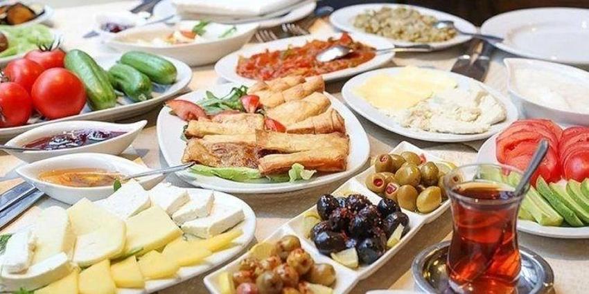 Sahurda yiyen acıkmıyor! İftara kadar susatmayan ilk sahur menüsü: börekte yufka yok hamur yok!