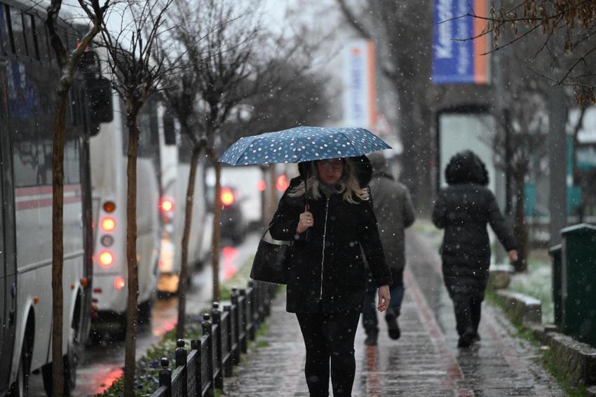 Kar yağışı ve sağanaklar geri dönüyor! Meteoroloji 35 ili ani sel, su baskını gibi olumsuzluklara karşı uyardı