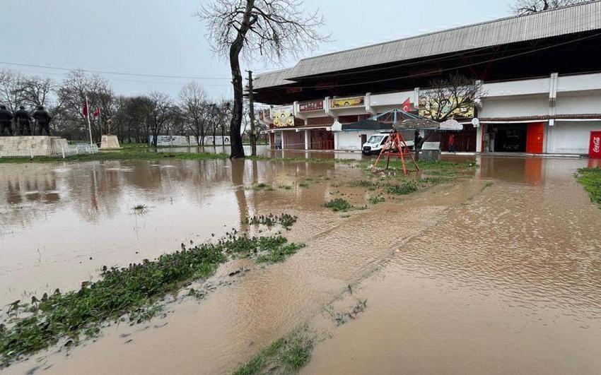 Edirne için kırmızı alarm verildi; Nehirlerin debisi arttı Sarayiçi'ni su bastı