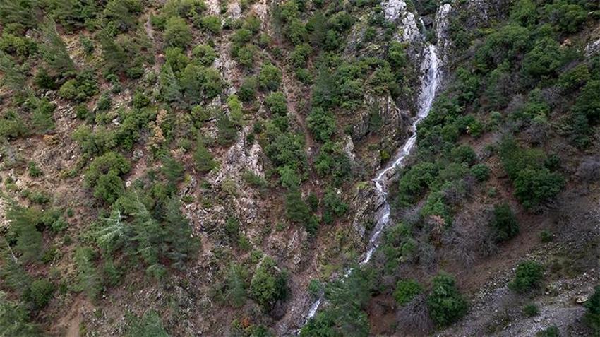 Manisa’da doğa yeniden canlandı! Yağışlar sonrası Spil’de mucize: Kuruyan şelale geri döndü