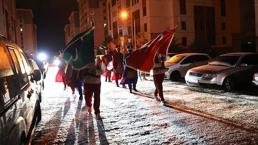 Nevşehir'de ilk sahura tarihi dokunuş: Mehter marşlarıyla uyandılar!