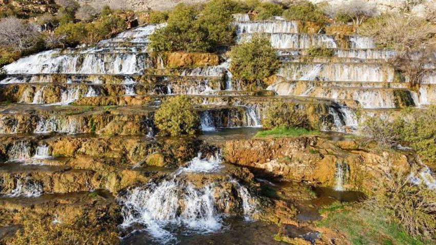 Mardin'de kilometrelerce kuyruk oluşuyor: Ziyaretçi akını var!