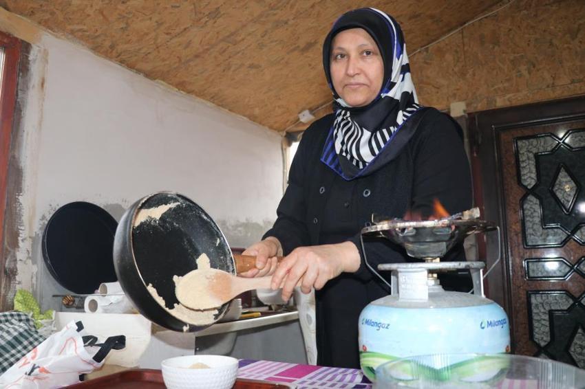 Unutulmaya yüz tutmuştu! Sivaslı anne-kız o lezzeti yaşatmaya devam ediyor