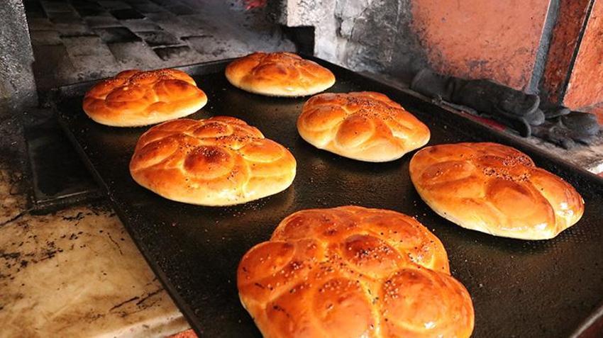 Sadece bu ay çıkıyor! Tescilli lezzet için fırınlarda mesai başladı: Sabaha kadar mayalanıyor, iftarda kapışılıyor