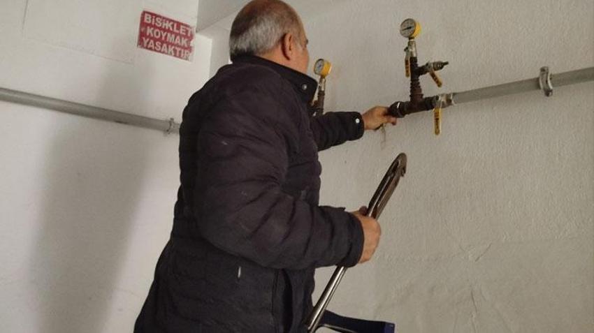 Çorum’da fıkra gibi olay! Doğalgaz hattına su borusunu bağladılar: Vatandaşlar hem susuz hem de doğal gazsız kaldı