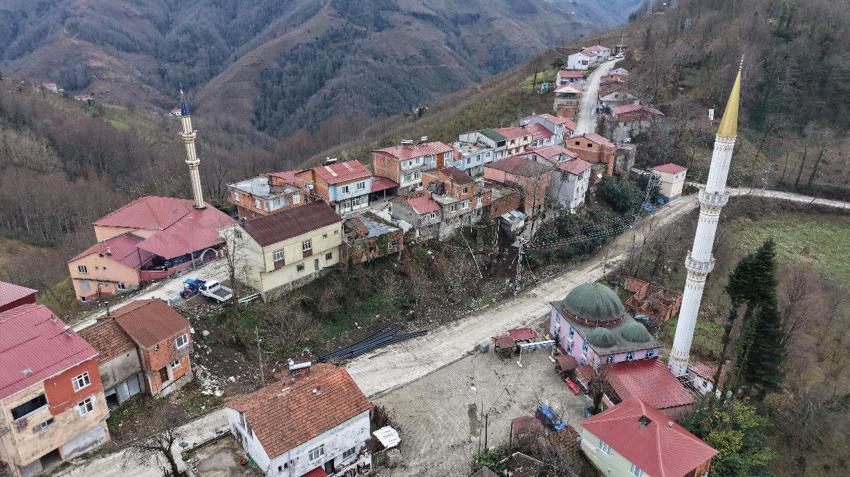 Türkiye'de eşi ve benzeri bulunmayan Karadeniz fıkrası gibi mahalle: Komşular bir adımla il değiştirip, bir dakika farkla iftar açıyor