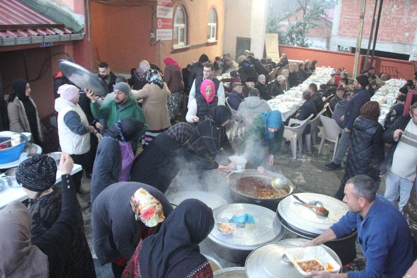 Türkiye'de eşi ve benzeri bulunmayan Karadeniz fıkrası gibi mahalle: Komşular bir adımla il değiştirip, bir dakika farkla iftar açıyor