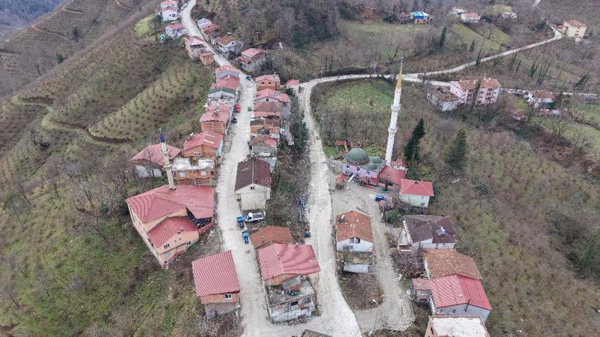 Türkiye'de eşi ve benzeri bulunmayan Karadeniz fıkrası gibi mahalle: Komşular bir adımla il değiştirip, bir dakika farkla iftar açıyor