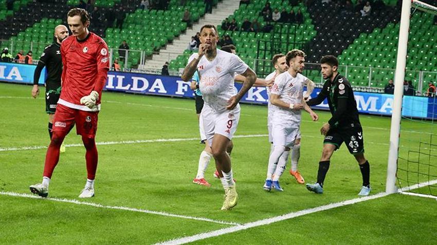 Sakaryaspor'da deprem! Hakan Kutlu da çare olmadı, 2. lige düşme tehlikesi