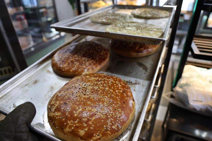 Elazığlılar bu tadı bekliyor! Yapımı saatler sürüyor, iftarda saniyeler içinde tükeniyor