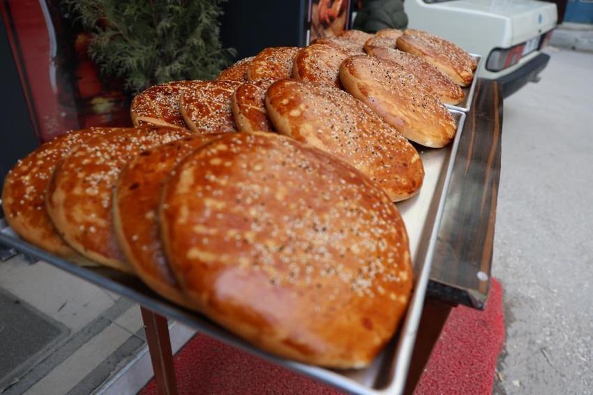 Elazığlılar bu tadı bekliyor! Yapımı saatler sürüyor, iftarda saniyeler içinde tükeniyor