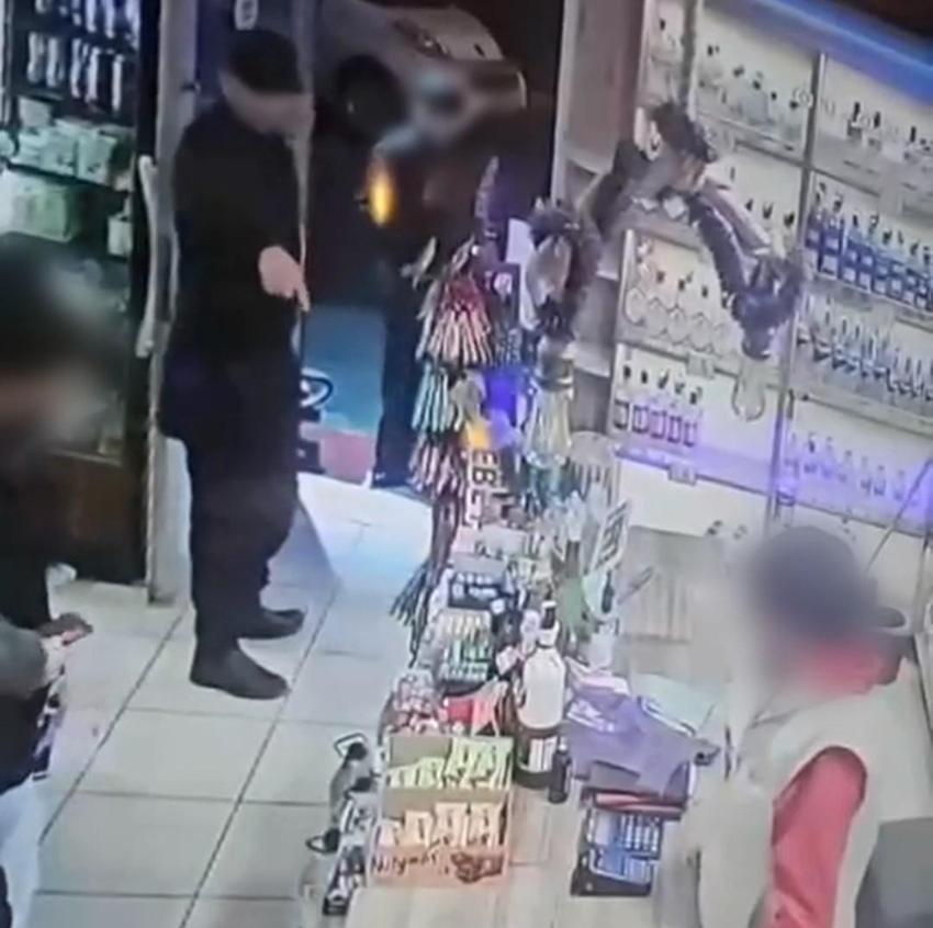 Bursa'da 33 yıl hapis cezası ile aranan binbir surat, Özel Harekat destekli kurye kılığındaki polislerce yakalandı