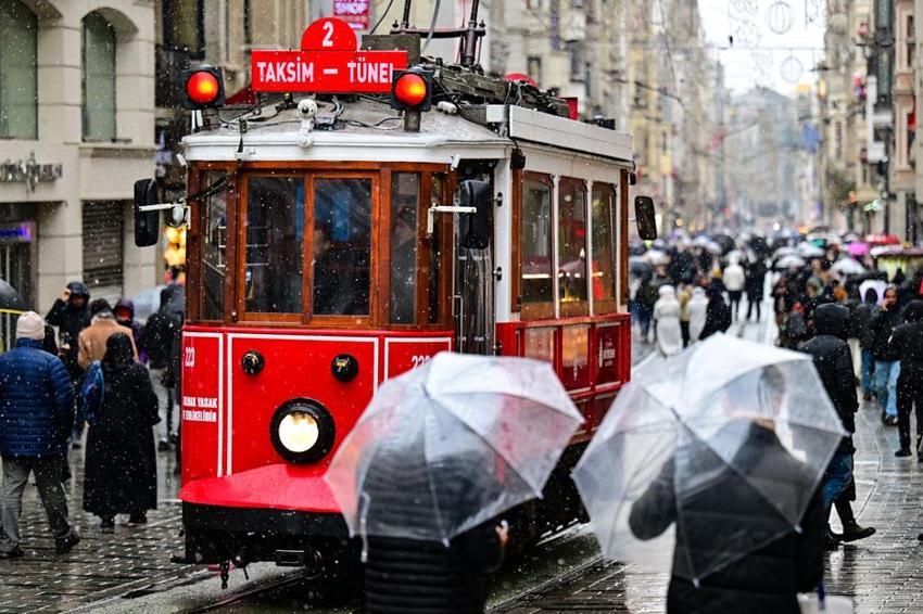 Kar yağışı İstanbul'a geri geliyor! Sıcaklıklar düşüyor, Meteoroloji hafta sonu için uyardı