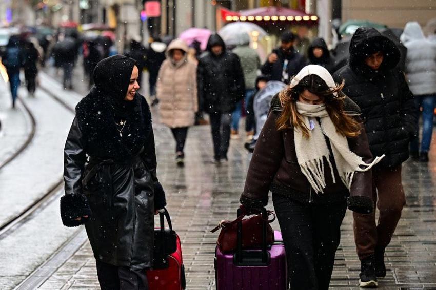 Kar yağışı İstanbul'a geri geliyor! Sıcaklıklar düşüyor, Meteoroloji hafta sonu için uyardı