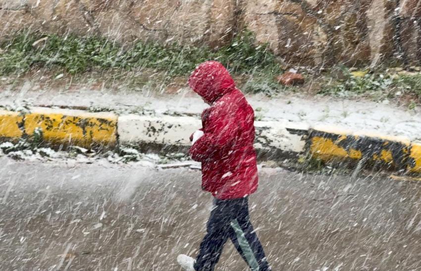 Kar yağışı İstanbul'a geri geliyor! Sıcaklıklar düşüyor, Meteoroloji hafta sonu için uyardı