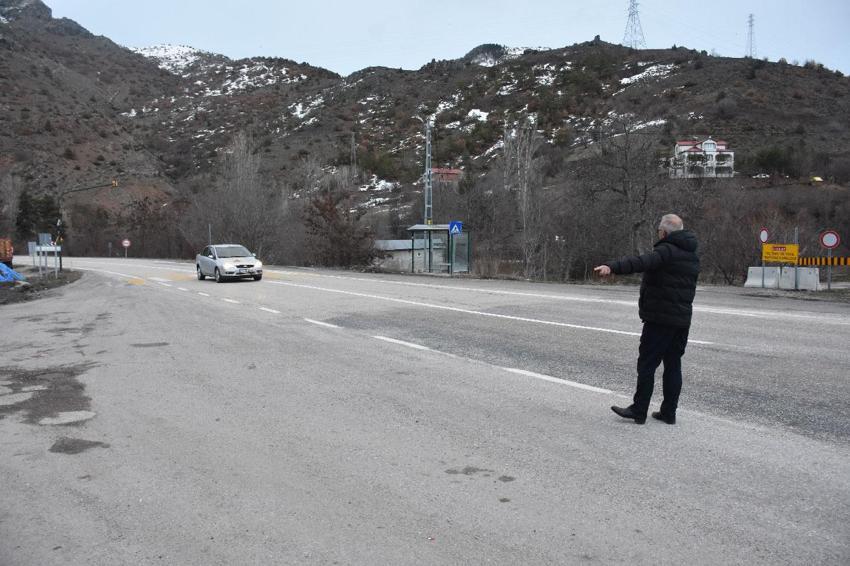 Gümüşhane-Bayburt arasındaki Geçit köyündeki hayırsever köylüler 18 yıldır yoldan geçenlere iftar veriyor