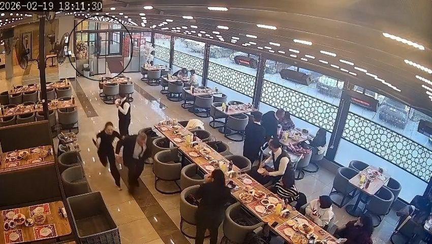 İftar saatinde restorana sahibine silahlı saldırı; olay anı kamerada