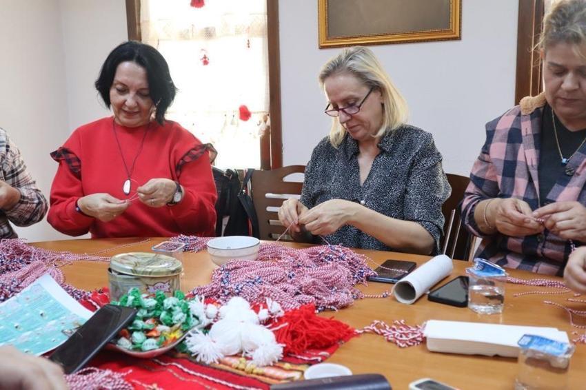 Leyleği gören ağaca bağlayacak! Bileğine takan geçmişle bağ kuruyor: Yalova'da marteniçka mesaisi başladı
