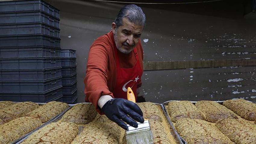 Gaziantep’te 11 ay beklenen gün geldi: Mahlep kokusu şehri sardı! Ramazan kahkesi satışa çıktı