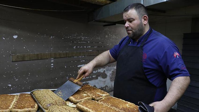 Gaziantep’te 11 ay beklenen gün geldi: Mahlep kokusu şehri sardı! Ramazan kahkesi satışa çıktı