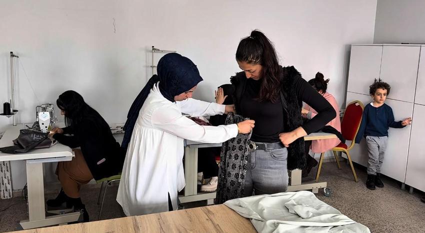 Hakkari Yüksekova'da kadınlar dikiş-nakış kursuyla hem meslek ediniyor hem sosyalleşiyor