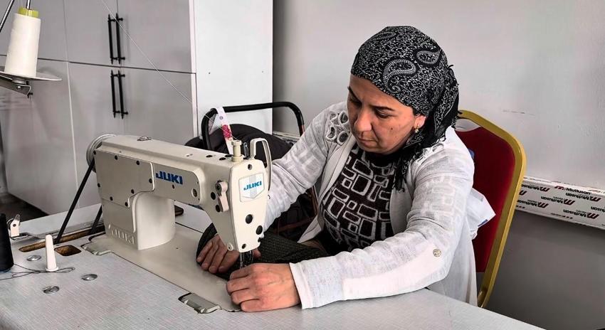 Hakkari Yüksekova'da kadınlar dikiş-nakış kursuyla hem meslek ediniyor hem sosyalleşiyor
