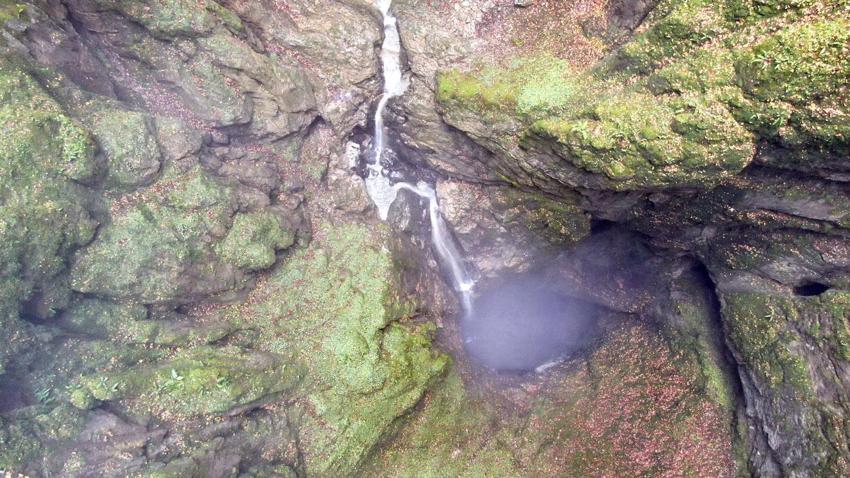 Kastamonu’nun gizli cennet köşesi! İçerisinde şelale akan Karadeniz'in en derin mağarası görenleri mest ediyor