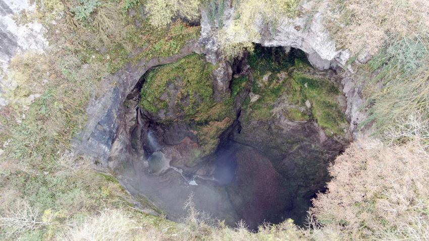 Kastamonu’nun gizli cennet köşesi! İçerisinde şelale akan Karadeniz'in en derin mağarası görenleri mest ediyor