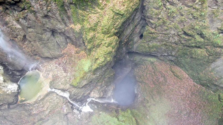 Kastamonu’nun gizli cennet köşesi! İçerisinde şelale akan Karadeniz'in en derin mağarası görenleri mest ediyor