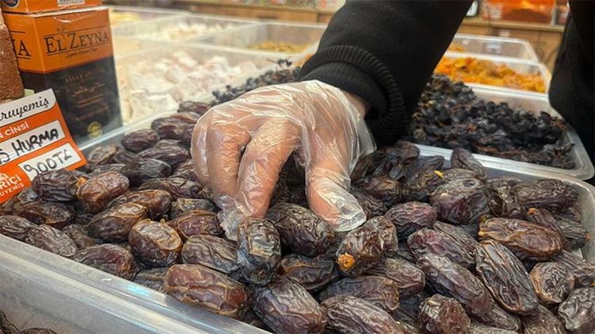 Diyarbakır’da ramazan bereketi: Hurma tezgahları doldu, fiyatlar 900 TL'ye kadar çıkıyor