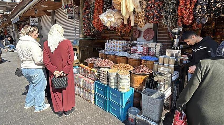 Diyarbakır’da ramazan bereketi: Hurma tezgahları doldu, fiyatlar 900 TL'ye kadar çıkıyor