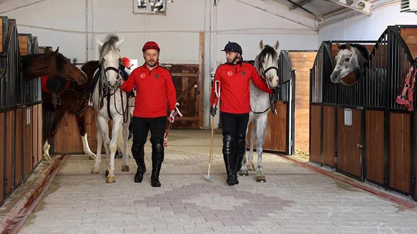 2 bin yıllık Türk sporu Sivas'ta yeniden canlandı: Türkiye’de sadece onlar oynuyor! Dünya Şampiyonası'ndan döndüler, şimdi Anadolu’ya yayacaklar