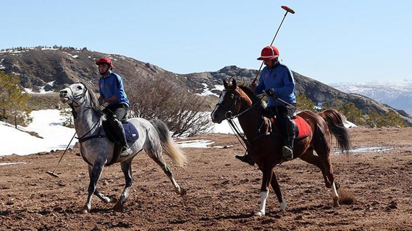 2 bin yıllık Türk sporu Sivas'ta yeniden canlandı: Türkiye’de sadece onlar oynuyor! Dünya Şampiyonası'ndan döndüler, şimdi Anadolu’ya yayacaklar