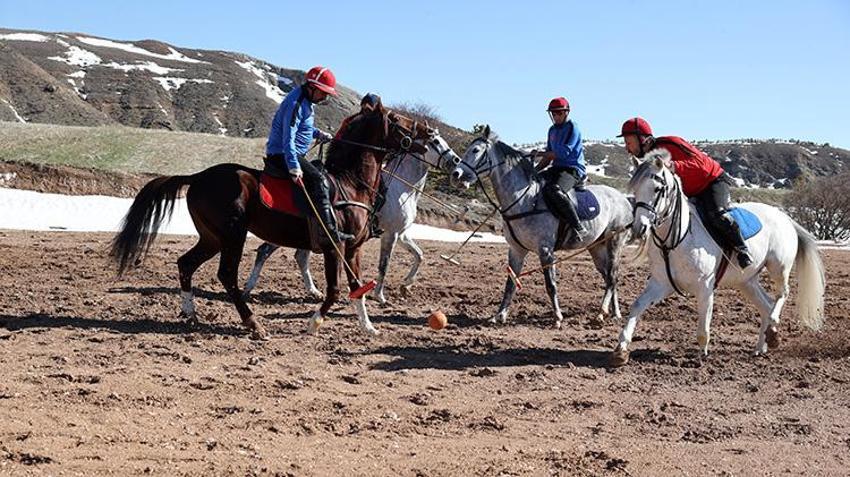 2 bin yıllık Türk sporu Sivas'ta yeniden canlandı: Türkiye’de sadece onlar oynuyor! Dünya Şampiyonası'ndan döndüler, şimdi Anadolu’ya yayacaklar