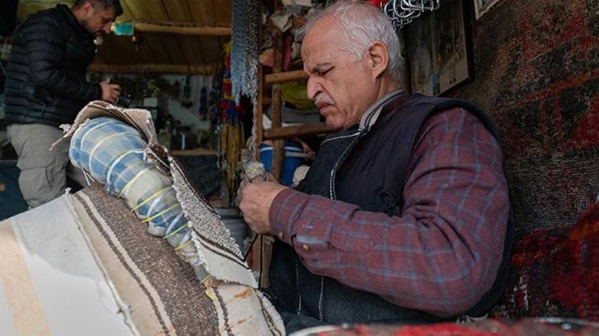 Adıyaman'da bir tek o kaldı! Eskiden köylünün eli ayağıydı, Şimdi ise birkaç kişi kapısını çalıyor
