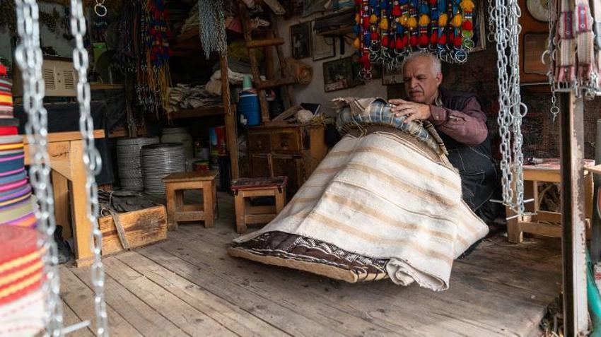 Adıyaman'da bir tek o kaldı! Eskiden köylünün eli ayağıydı, Şimdi ise birkaç kişi kapısını çalıyor