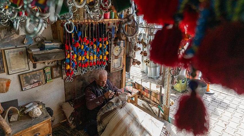 Adıyaman'da bir tek o kaldı! Eskiden köylünün eli ayağıydı, Şimdi ise birkaç kişi kapısını çalıyor