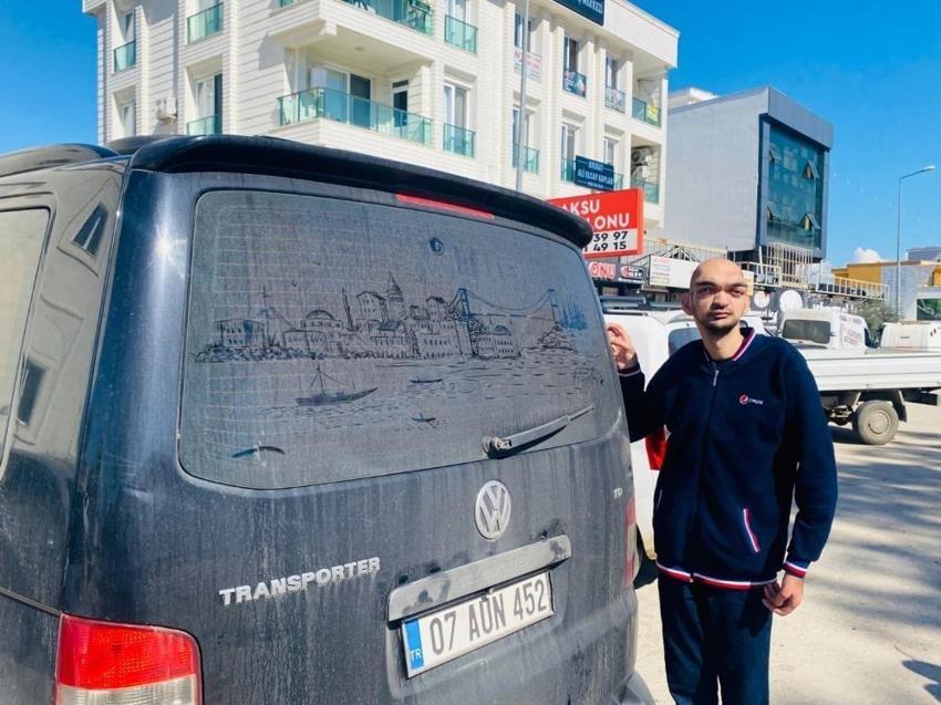 Antalya'da tozlu araçlarda görüldü: Arka camda sanat icra ediyor