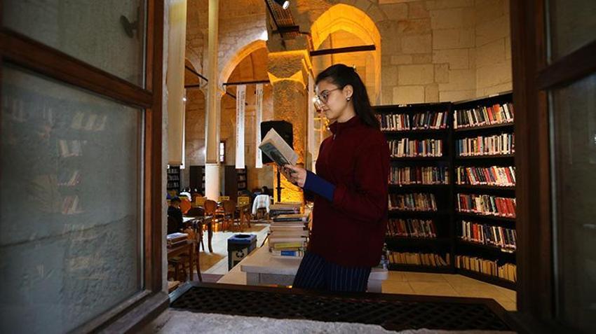 Adana'da tarih ve kitap bir arada! 181 yıllık Kilise kütüphaneye dönüştü! 65 bin ziyaretçi akın etti