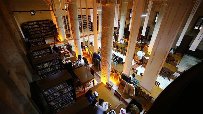 Adana'da tarih ve kitap bir arada! 181 yıllık Kilise kütüphaneye dönüştü! 65 bin ziyaretçi akın etti