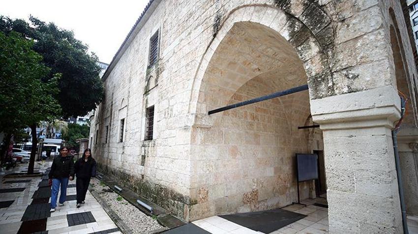 Adana'da tarih ve kitap bir arada! 181 yıllık Kilise kütüphaneye dönüştü! 65 bin ziyaretçi akın etti