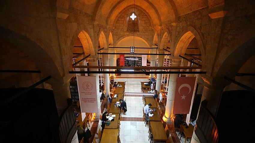 Adana'da tarih ve kitap bir arada! 181 yıllık Kilise kütüphaneye dönüştü! 65 bin ziyaretçi akın etti