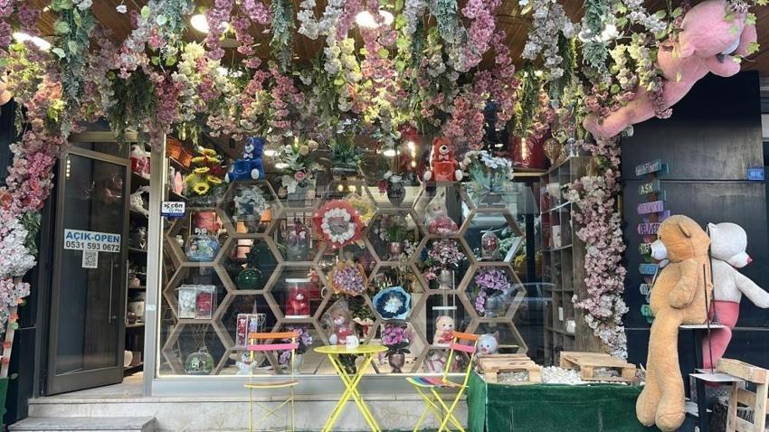 5 bin TL'lik peluşu 100 lira vererek çaldılar!